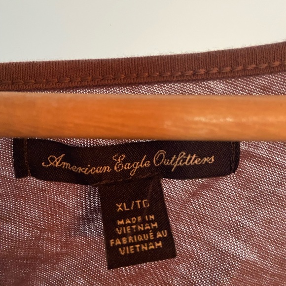 Women’s top American eagle outfitters X-LARGE. - Picture 2 of 3